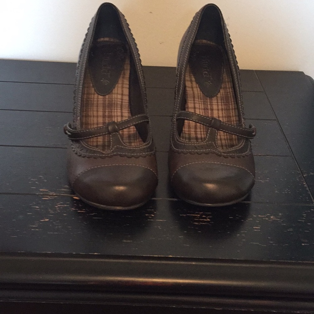 Mudd brown heels